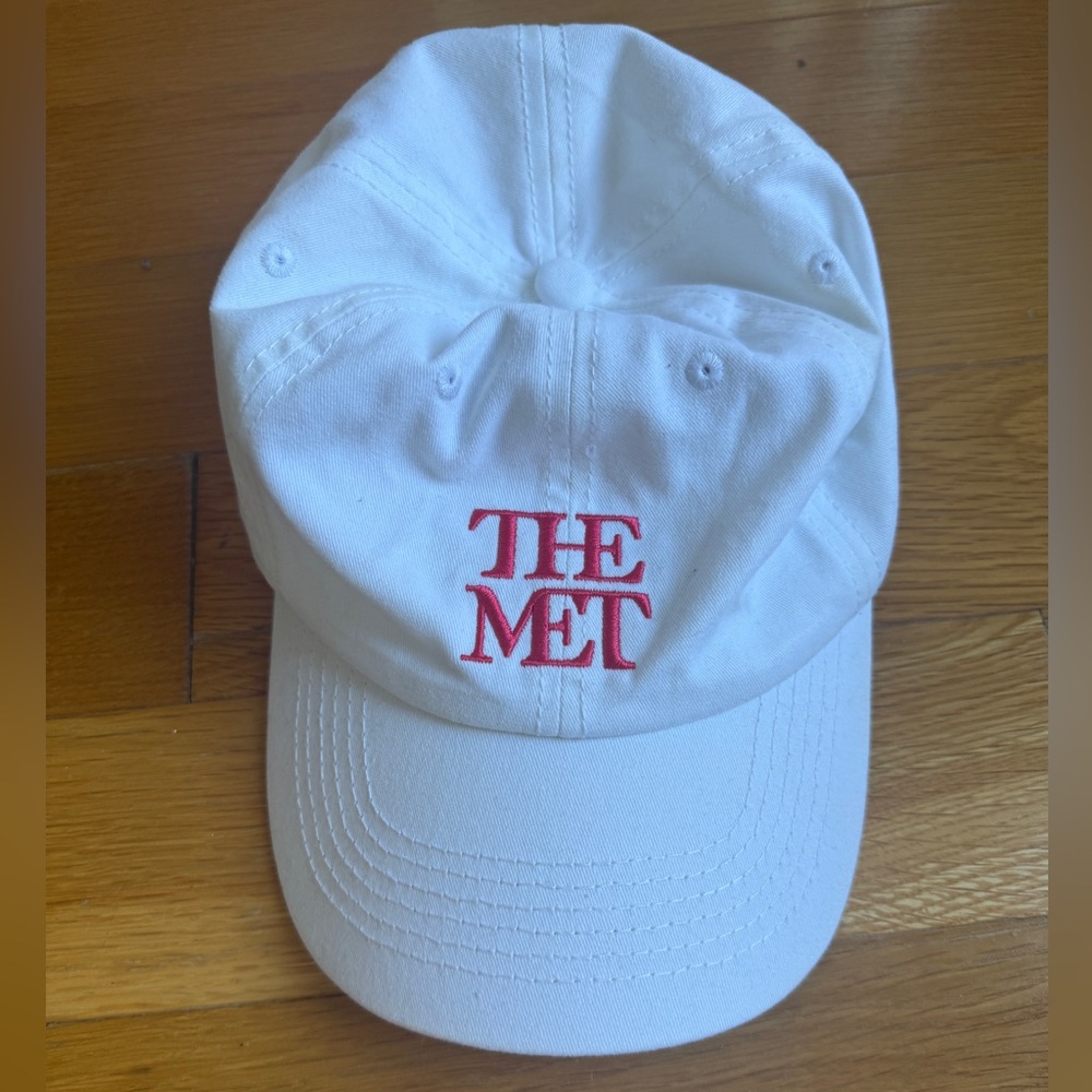 White MET museum hat NWOT